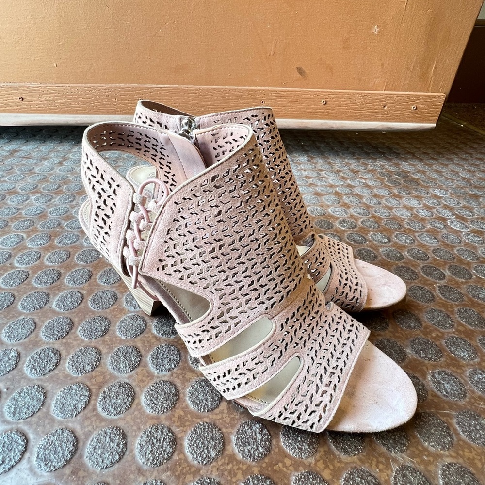Vince Camuto Esten - Picture 3 of 6